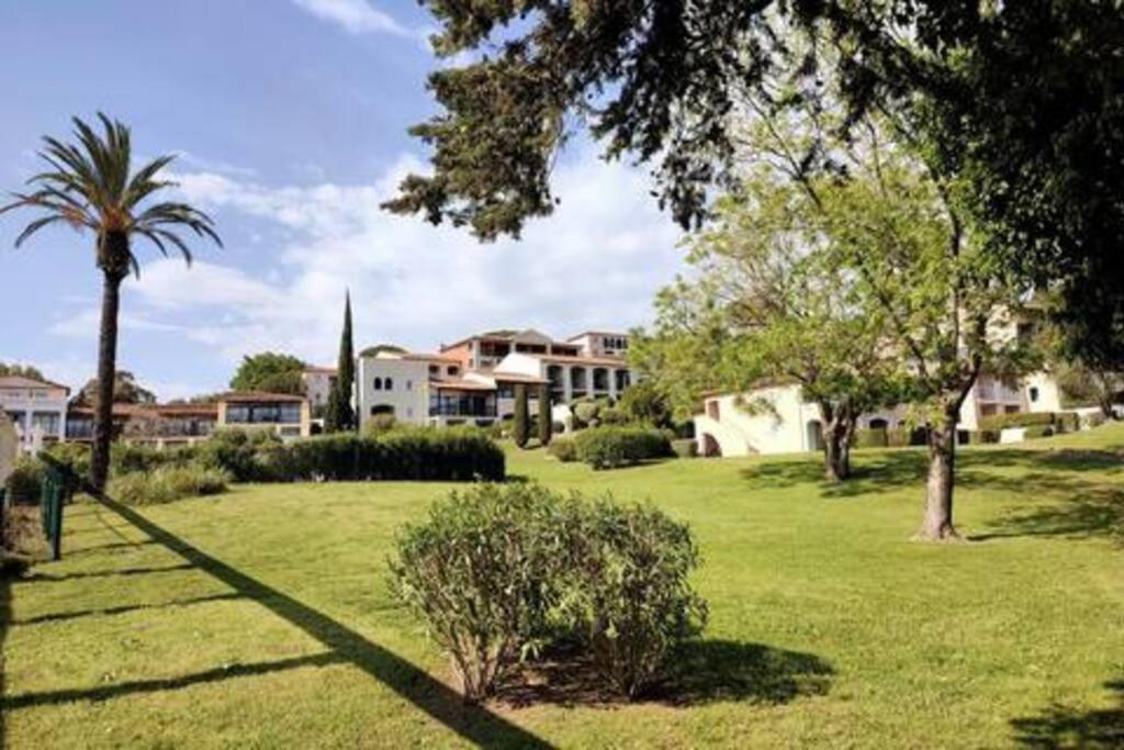 Apartment Chez Adriana Cosy Avec Jardin, Proche